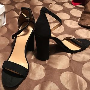 3 pairs of Heels, never Ben worn, jus to try on